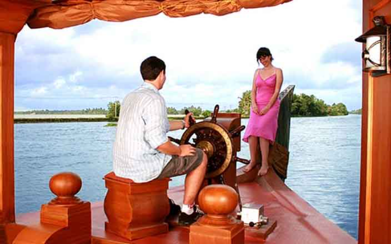 Munnar Honeymoon Package
